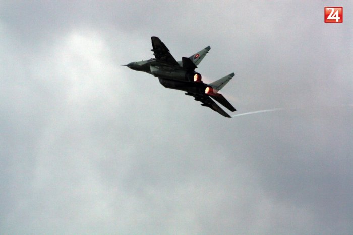Ilustračný obrázok k článku Desivý incident vo vzduchu: Vojenská stíhačka ohrozila civilné lietadlo